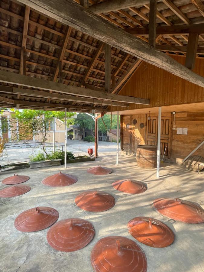 Bed and Breakfast Zaali'S Wine Cellar Vani Exterior foto