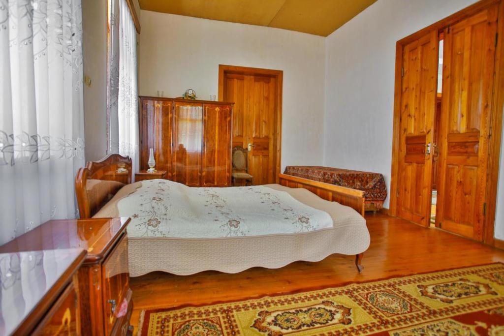 Bed and Breakfast Zaali'S Wine Cellar Vani Exterior foto