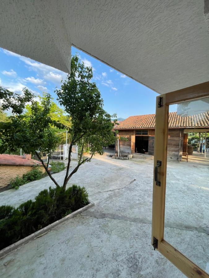 Bed and Breakfast Zaali'S Wine Cellar Vani Exterior foto