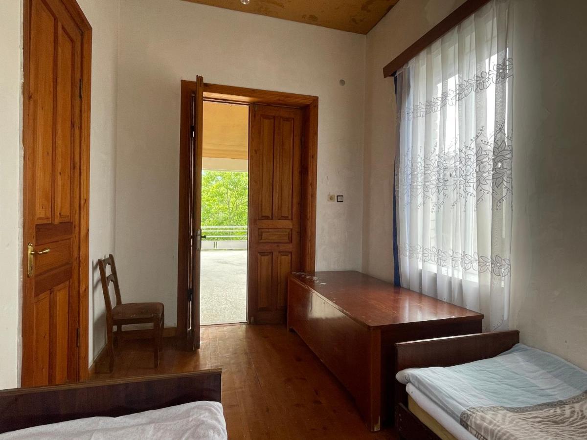 Bed and Breakfast Zaali'S Wine Cellar Vani Exterior foto